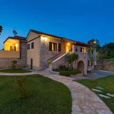 Spacious Sany With Private Pool וילה פאזין
