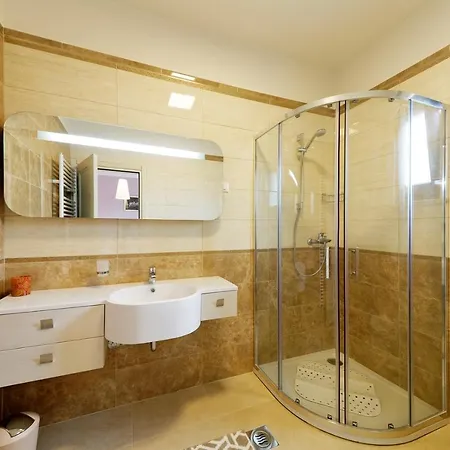 Spacious Sany With Private Pool *