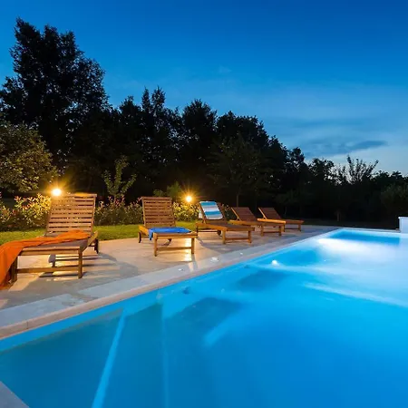 Spacious Sany With Private Pool וילה