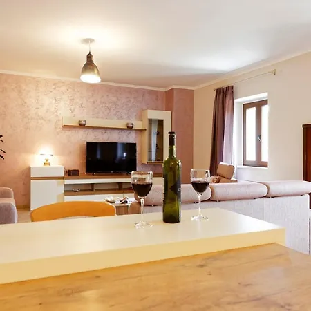 Spacious Sany With Private Pool *