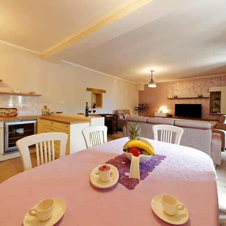 Spacious Sany With Private Pool וילה פאזין