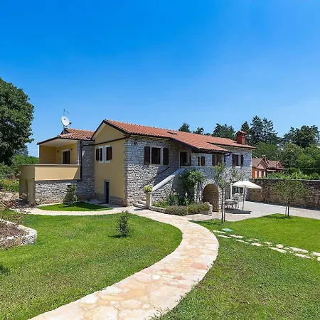 Spacious Sany With Private Pool וילה פאזין