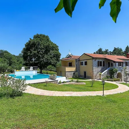 Spacious Sany With Private Pool וילה *