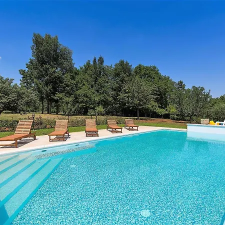 Spacious Sany With Private Pool פאזין